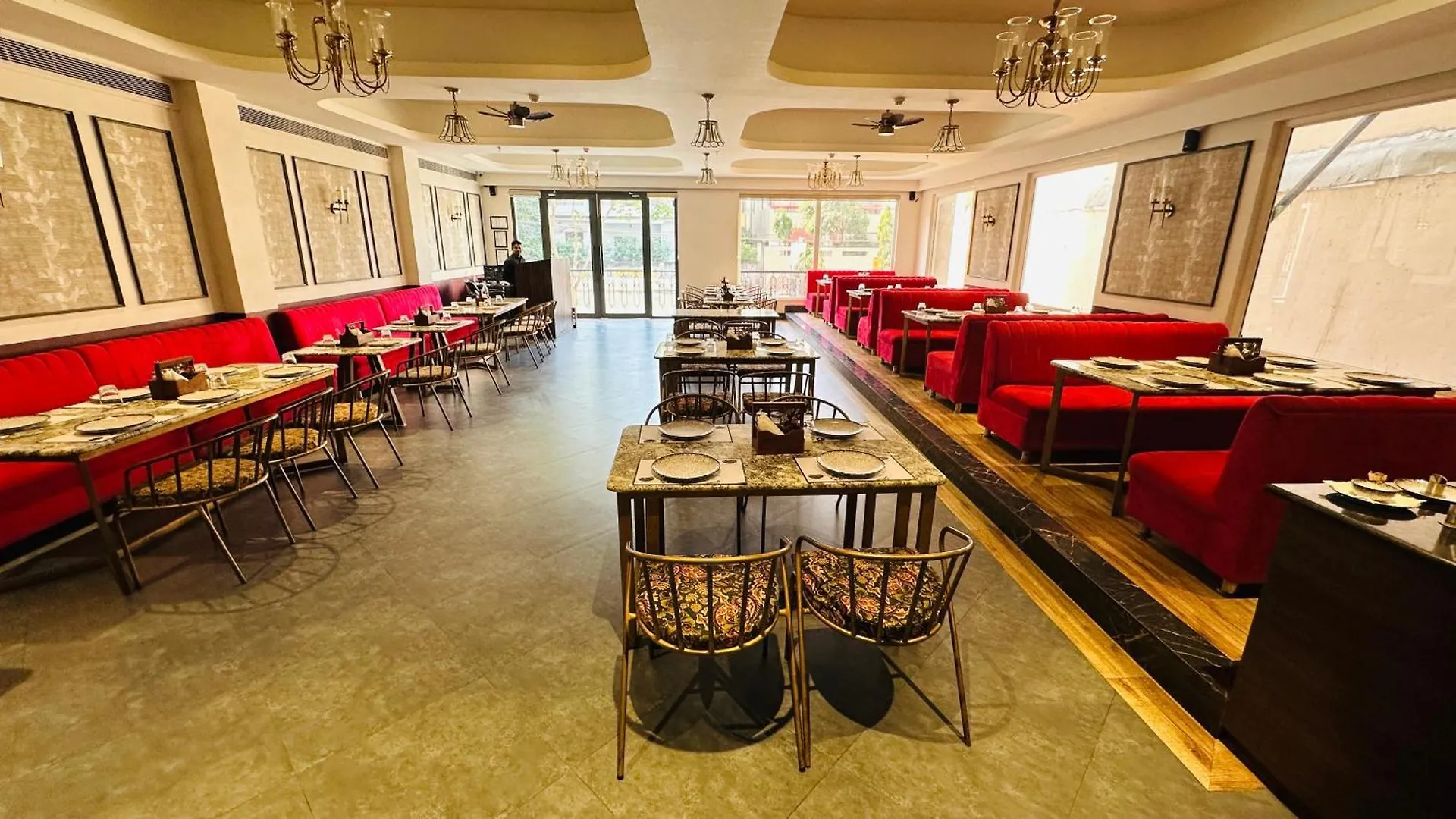 Wells Inn Hotel Varanasi 4*,  Hindistan